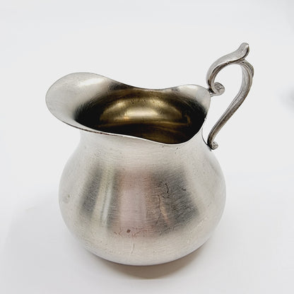 Service en étain et porcelaine