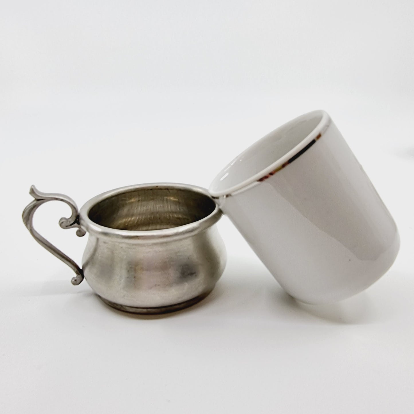 Service en étain et porcelaine