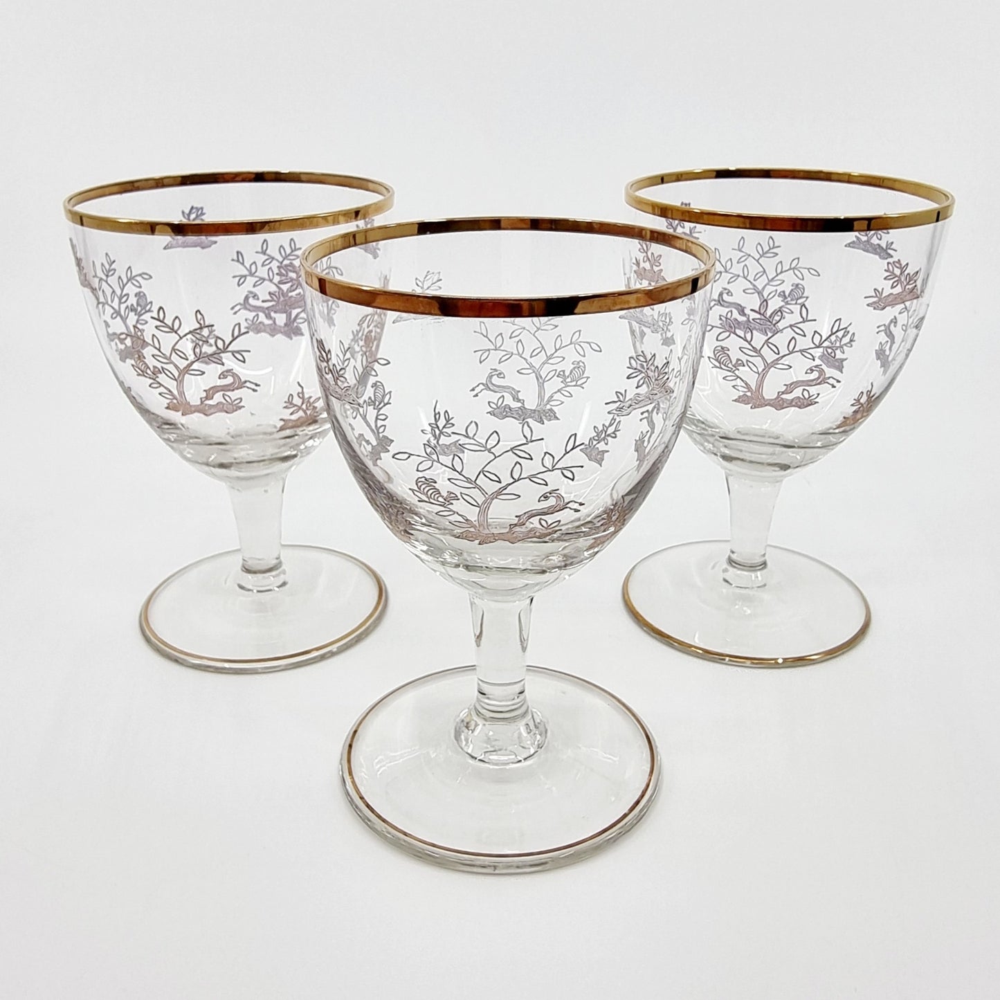 Verre à pied à motif et dorure (12 pièces)