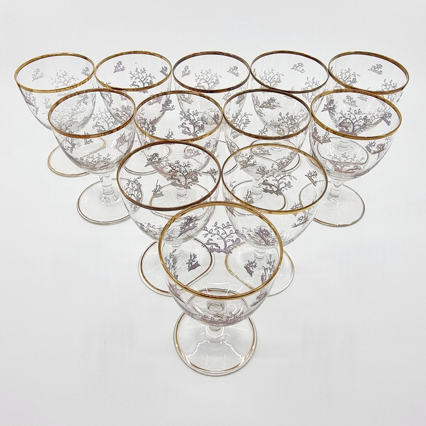 Verre à pied à motif et dorure (12 pièces)