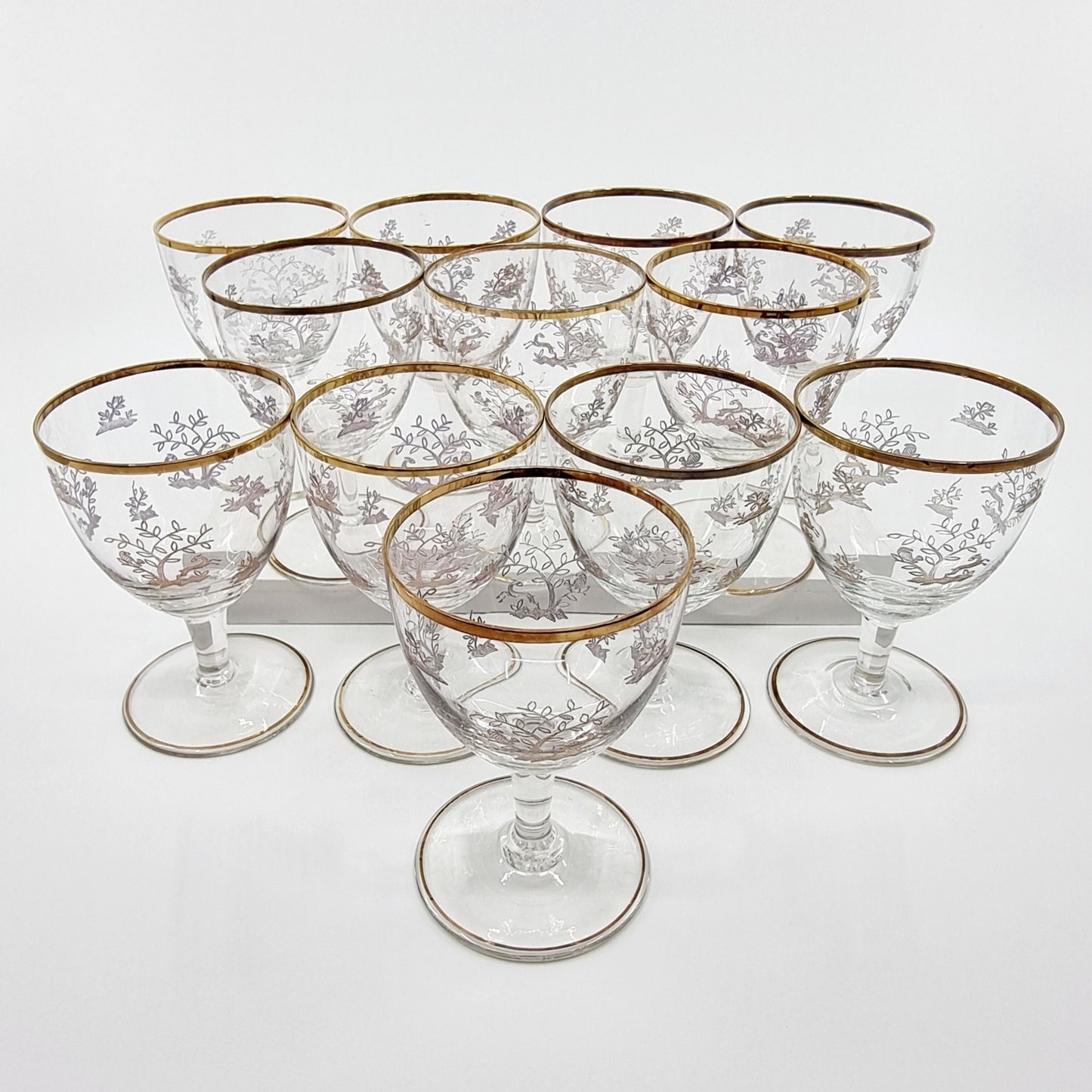 Verre à pied à motif et dorure (12 pièces)